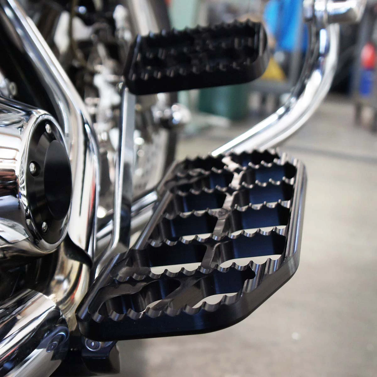 Joker Machine Black Anodized Serrated Floorboards 4 Joker Machine Black Anodized Serrated Floorboards - Image 2